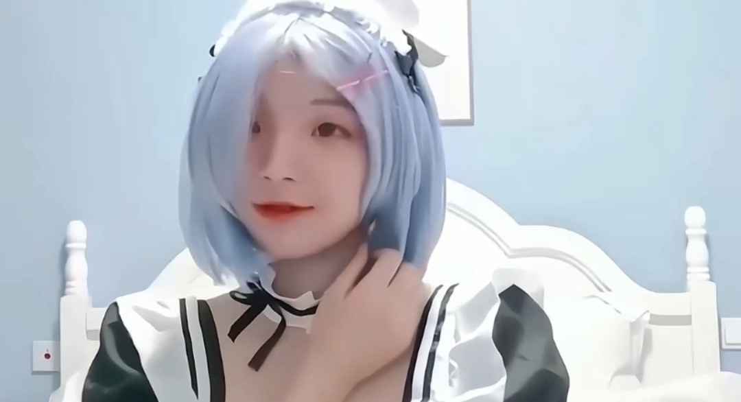 女仆装骚穴塞🙂水晶棒 🙂🙃疯狂自慰喷水内射